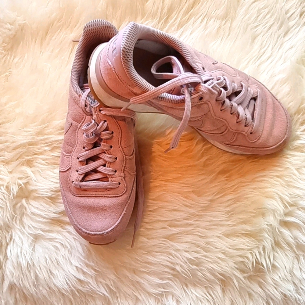 Rare Nike Suede.